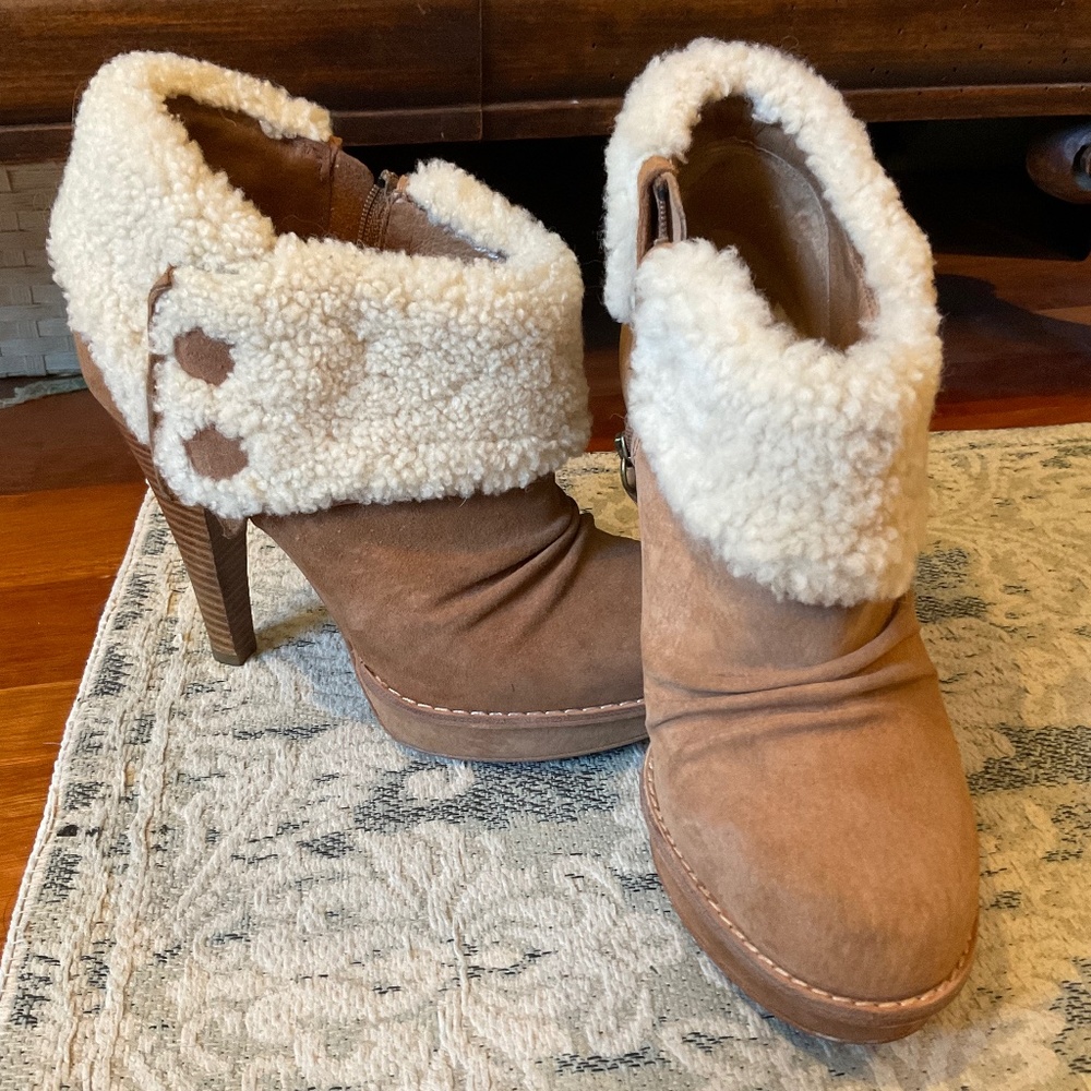 SALE UGG Brown Suede Platform Ankle Boot Size 9